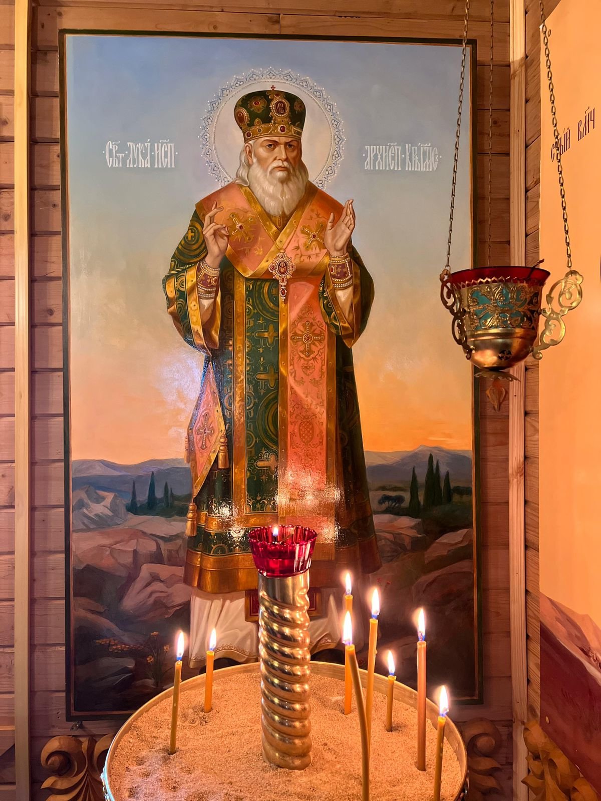 В воскресение, 8 октября,  состоялось  долгожданное событие - принесение в наш храм иконы святителя Луки Крымского (Войно-Ясенецкого).
